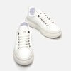 resm  Beyaz Yaya Kadın Günlük Ayakkabı